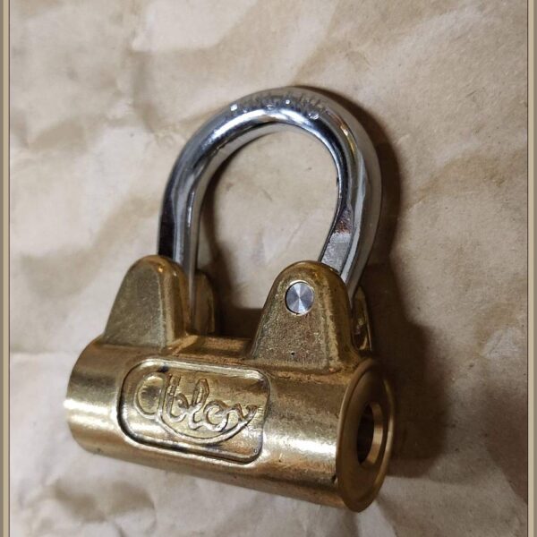 ABLOY-3020-osina-keh ABLOY 3020C LYHYTSANKAINEN RIIPPULUKKO OMALLE AVAIMELLE.